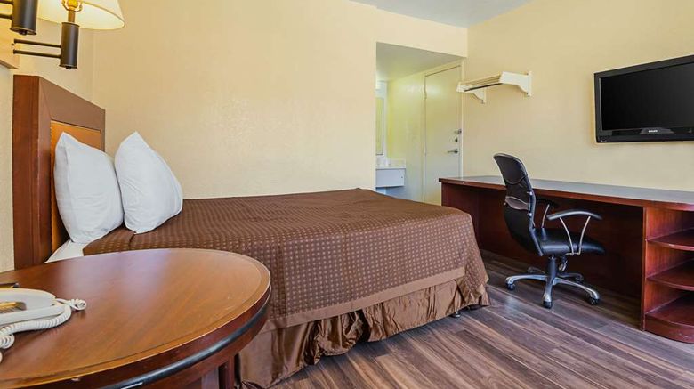 <b>Rodeway Inn Kissimmee Room</b>. Images powered by <a href="https://iceportal.shijigroup.com/" title="IcePortal" target="_blank">IcePortal</a>.
