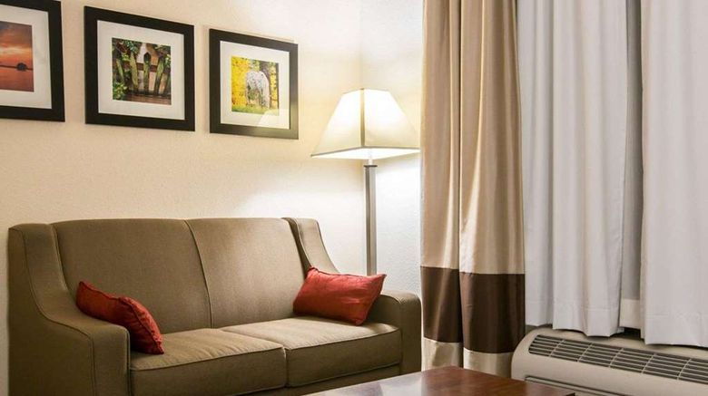 <b>Comfort Suites Room</b>. Images powered by <a href="https://iceportal.shijigroup.com/" title="IcePortal" target="_blank">IcePortal</a>.