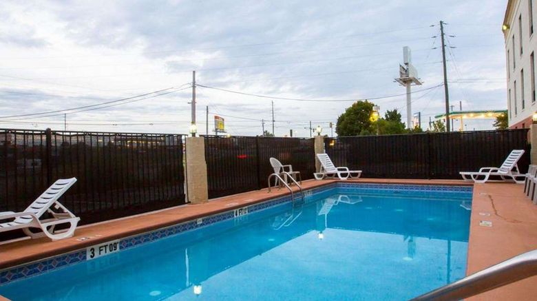 <b>Comfort Suites Pool</b>. Images powered by <a href="https://iceportal.shijigroup.com/" title="IcePortal" target="_blank">IcePortal</a>.