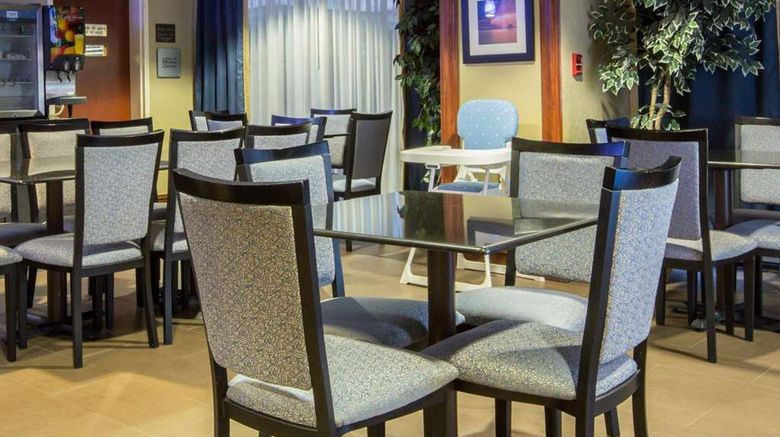 <b>Comfort Suites Restaurant</b>. Images powered by <a href="https://iceportal.shijigroup.com/" title="IcePortal" target="_blank">IcePortal</a>.
