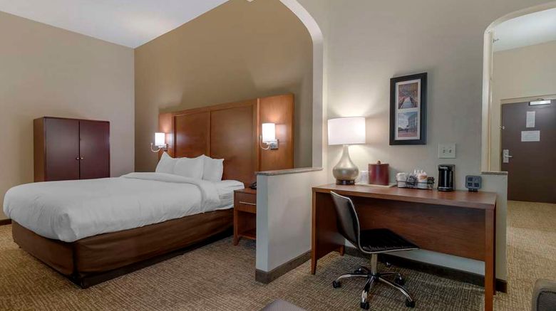 <b>Comfort Suites Suite</b>. Images powered by <a href="https://iceportal.shijigroup.com/" title="IcePortal" target="_blank">IcePortal</a>.