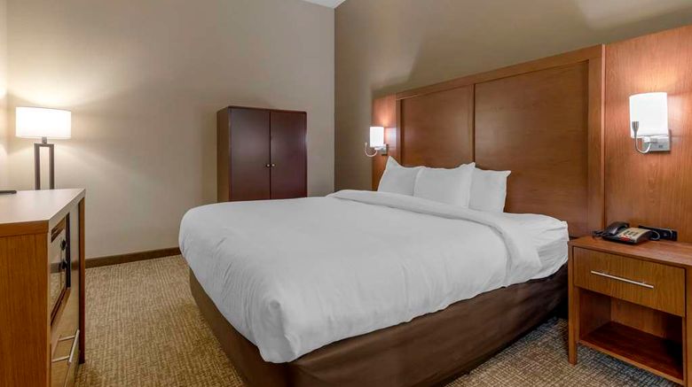 <b>Comfort Suites Suite</b>. Images powered by <a href="https://iceportal.shijigroup.com/" title="IcePortal" target="_blank">IcePortal</a>.