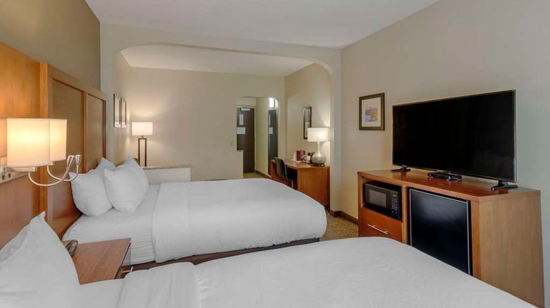 <b>Comfort Suites Suite</b>. Images powered by <a href="https://iceportal.shijigroup.com/" title="IcePortal" target="_blank">IcePortal</a>.