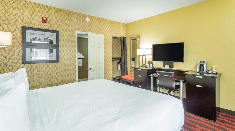 <b>Inn at the Peachtrees, an Ascend Hotel Room</b>. Images powered by <a href="https://iceportal.shijigroup.com/" title="IcePortal" target="_blank">IcePortal</a>.