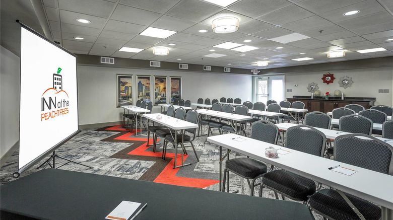 <b>Inn at the Peachtrees, an Ascend Hotel Meeting</b>. Images powered by <a href="https://iceportal.shijigroup.com/" title="IcePortal" target="_blank">IcePortal</a>.