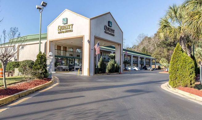 Quality Inn & Suites Exterior