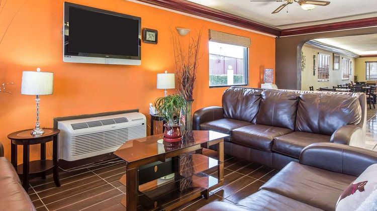 Quality Inn & Suites Lobby