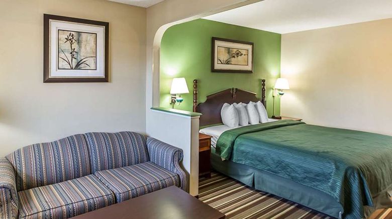 <b>Quality Inn & Suites Suite</b>. Images powered by <a href="https://iceportal.shijigroup.com/" title="IcePortal" target="_blank">IcePortal</a>.