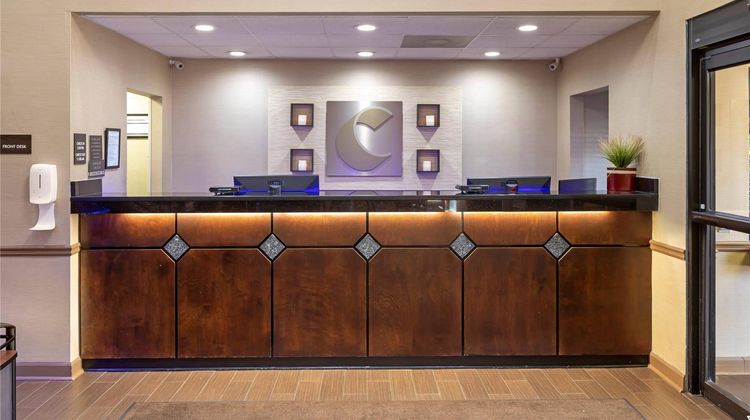 Comfort Inn & Suites Lobby