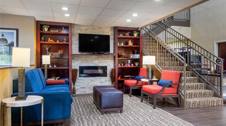 Comfort Inn & Suites Lobby