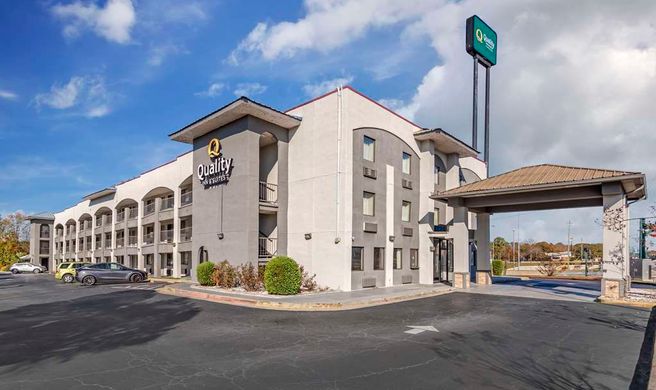 Quality Inn & Suites Southlake Exterior