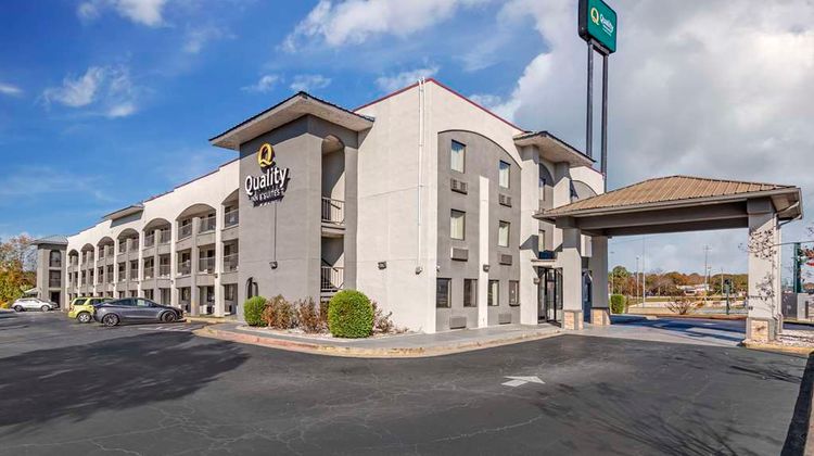 Quality Inn & Suites Southlake Exterior