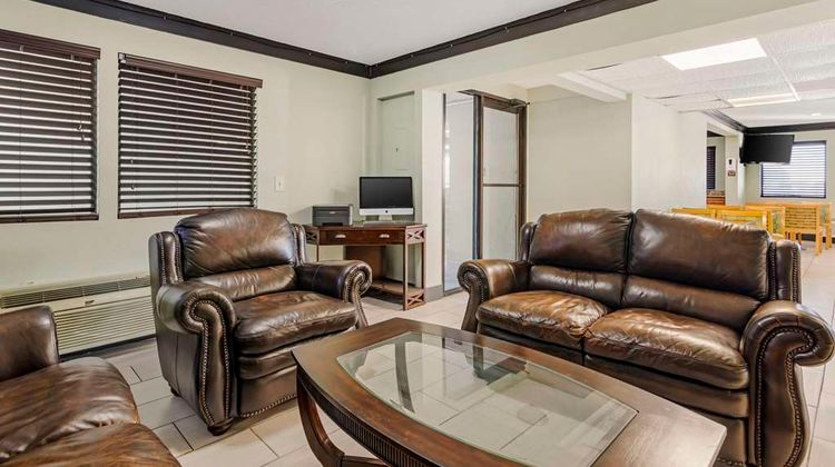 Quality Inn & Suites Southlake Lobby