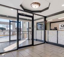 Quality Inn & Suites Southlake Lobby