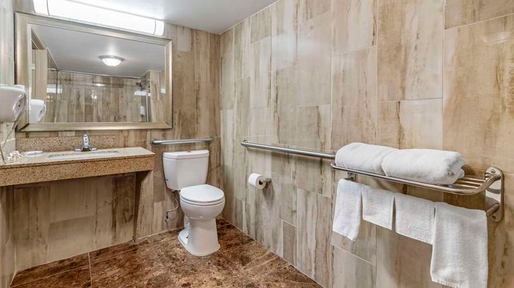 Quality Inn & Suites Southlake Room