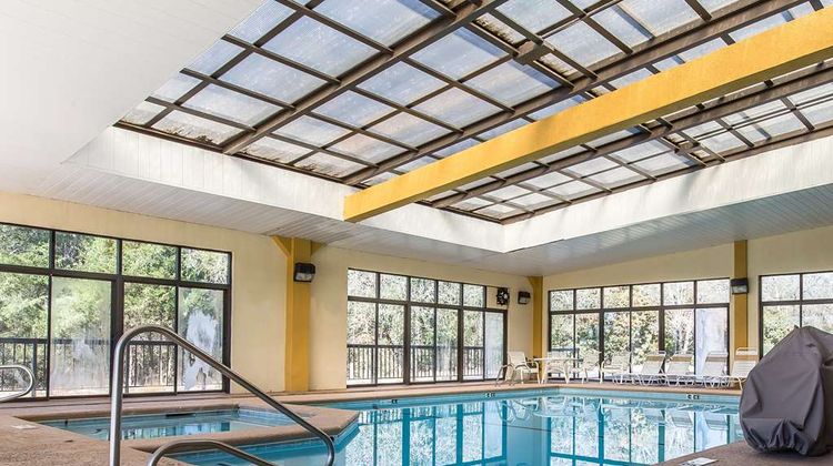 Quality Inn Pool