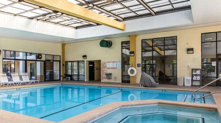 Quality Inn Pool
