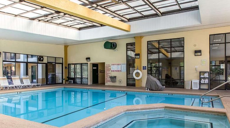 <b>Quality Inn Pool</b>. Images powered by <a href="https://iceportal.shijigroup.com/" title="IcePortal" target="_blank">IcePortal</a>.