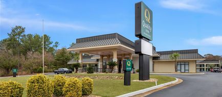 Quality Inn Exterior