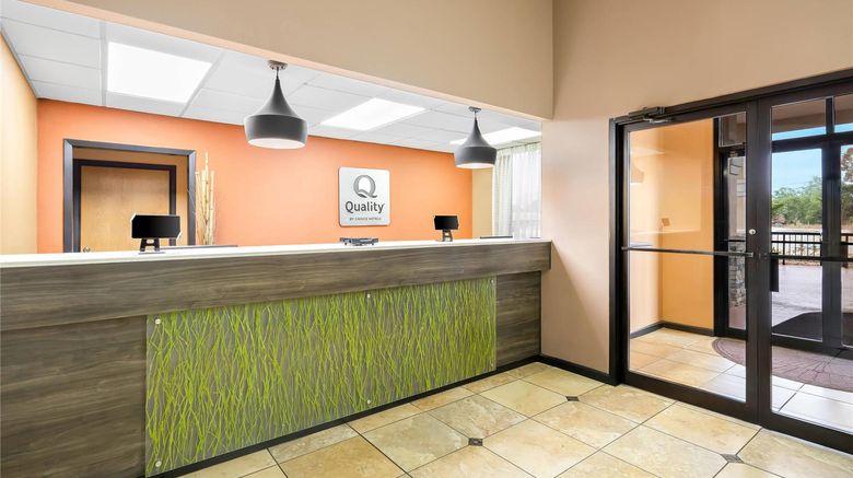 <b>Quality Inn Lobby</b>. Images powered by <a href="https://iceportal.shijigroup.com/" title="IcePortal" target="_blank">IcePortal</a>.
