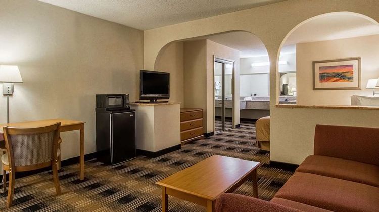 Quality Inn of Oakwood Suite
