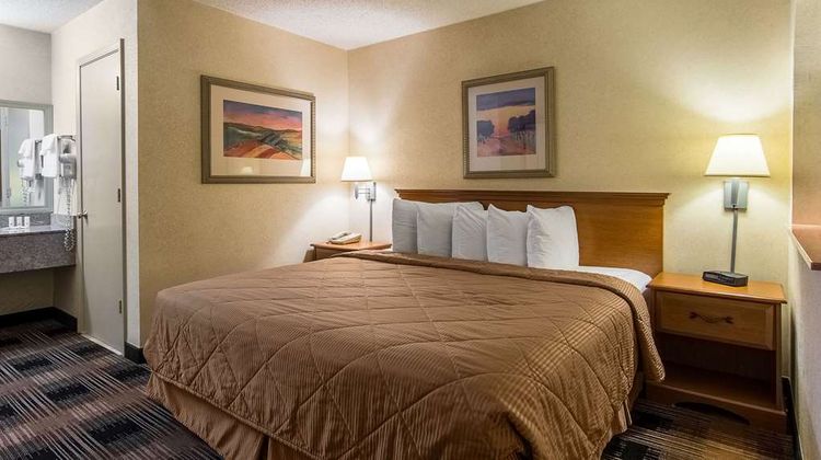 Quality Inn of Oakwood Suite