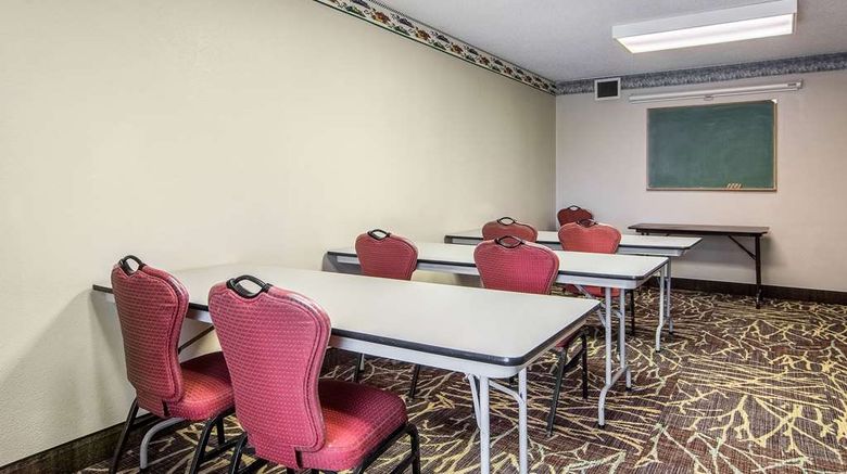 <b>Quality Inn of Oakwood Meeting</b>. Images powered by <a href="https://iceportal.shijigroup.com/" title="IcePortal" target="_blank">IcePortal</a>.