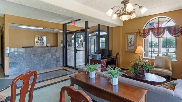 Quality Inn Cordele Lobby
