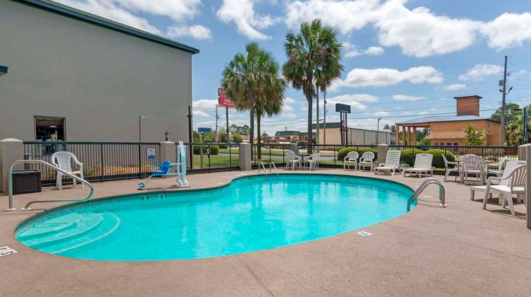 Quality Inn Cordele Pool