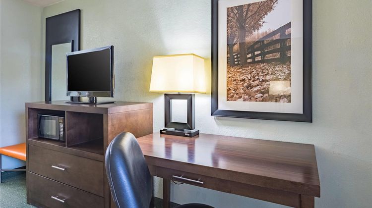 Quality Inn Columbus Room
