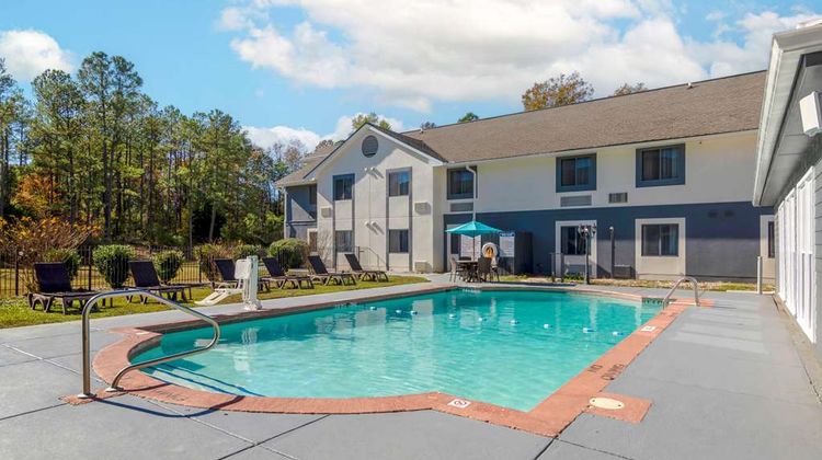 Comfort Inn & Suites at Robins AFB Pool