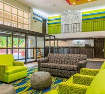 Quality Inn Northeast Lobby