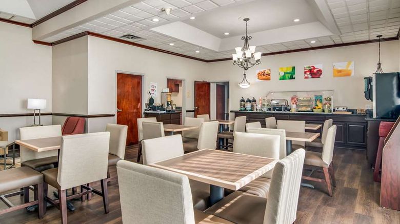 <b>Quality Inn Suwanee Restaurant</b>. Images powered by <a href="https://iceportal.shijigroup.com/" title="IcePortal" target="_blank">IcePortal</a>.