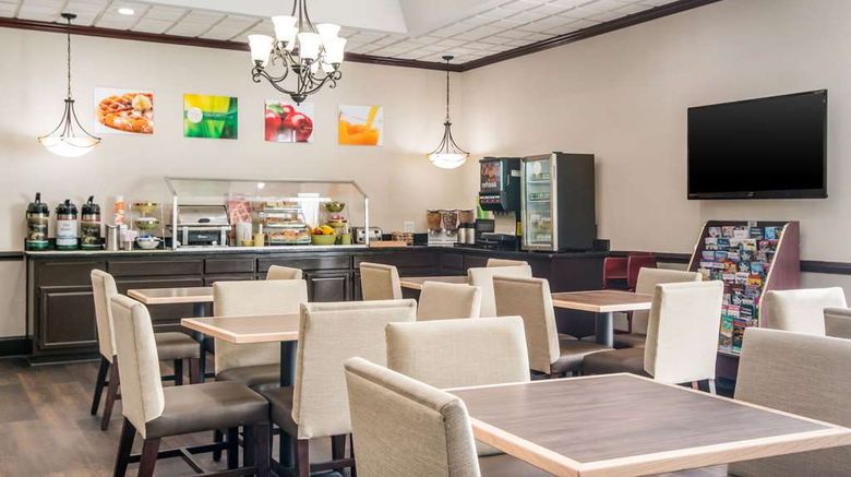 <b>Quality Inn Suwanee Restaurant</b>. Images powered by <a href="https://iceportal.shijigroup.com/" title="IcePortal" target="_blank">IcePortal</a>.