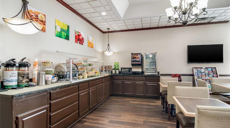 <b>Quality Inn Suwanee Restaurant</b>. Images powered by <a href="https://iceportal.shijigroup.com/" title="IcePortal" target="_blank">IcePortal</a>.