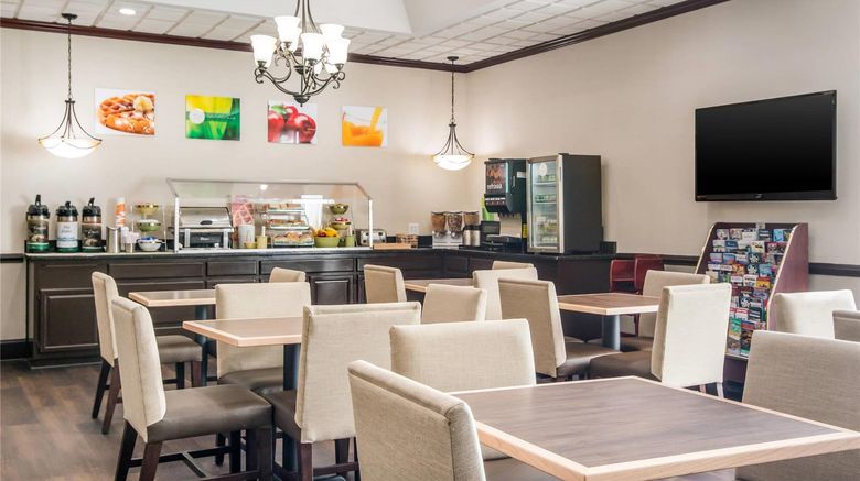 <b>Quality Inn Suwanee Restaurant</b>. Images powered by <a href="https://iceportal.shijigroup.com/" title="IcePortal" target="_blank">IcePortal</a>.
