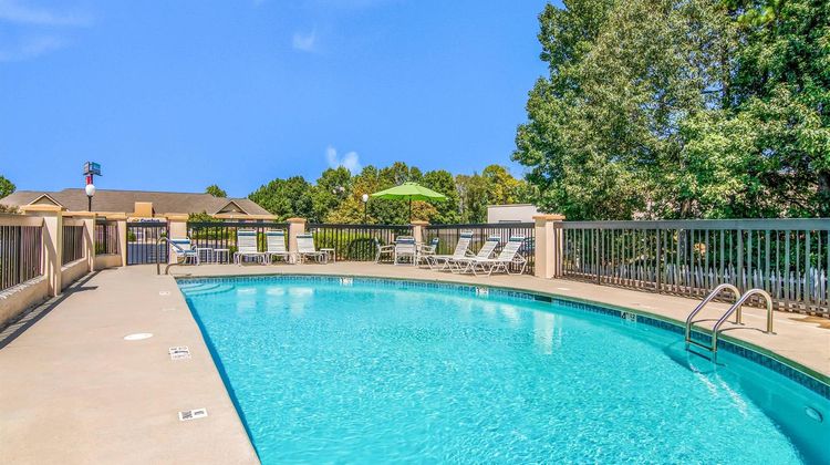 Quality Inn Suwanee Pool