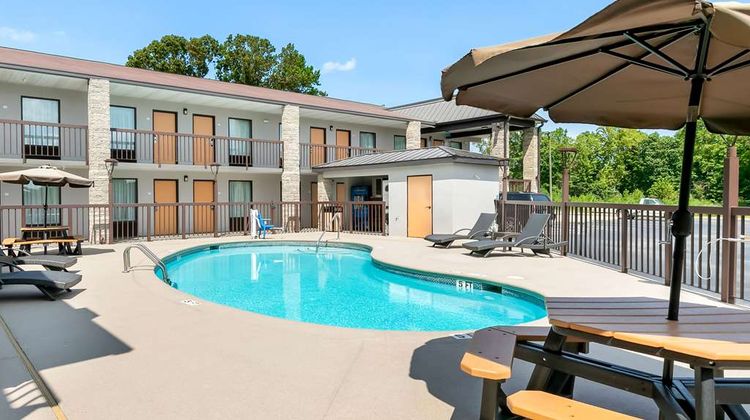 Quality Inn Commerce Pool