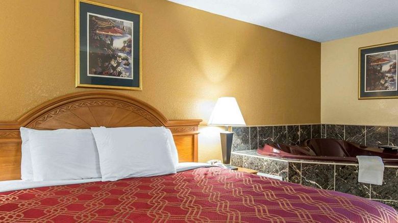 <b>Econo Lodge Dalton Suite</b>. Images powered by <a href="https://iceportal.shijigroup.com/" title="IcePortal" target="_blank">IcePortal</a>.