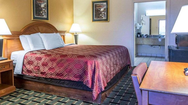 <b>Econo Lodge Dalton Room</b>. Images powered by <a href="https://iceportal.shijigroup.com/" title="IcePortal" target="_blank">IcePortal</a>.