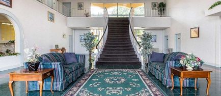Econo Lodge Dalton Lobby