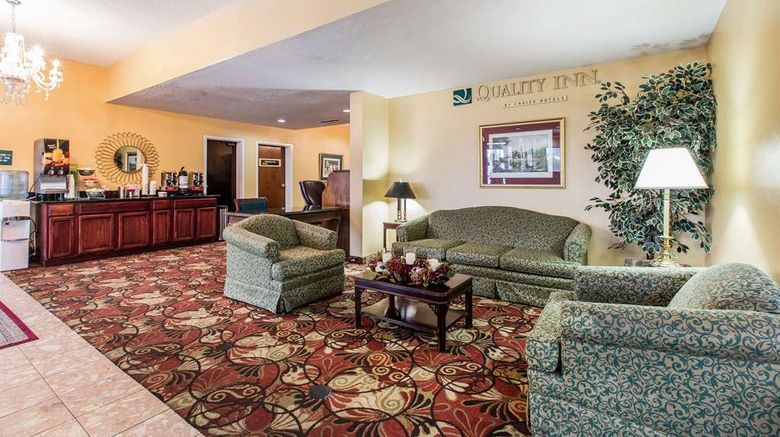 <b>Quality Inn Tifton Lobby</b>. Images powered by <a href="https://iceportal.shijigroup.com/" title="IcePortal" target="_blank">IcePortal</a>.