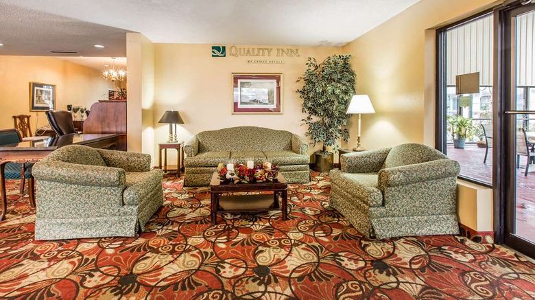 <b>Quality Inn Tifton Lobby</b>. Images powered by <a href="https://iceportal.shijigroup.com/" title="IcePortal" target="_blank">IcePortal</a>.