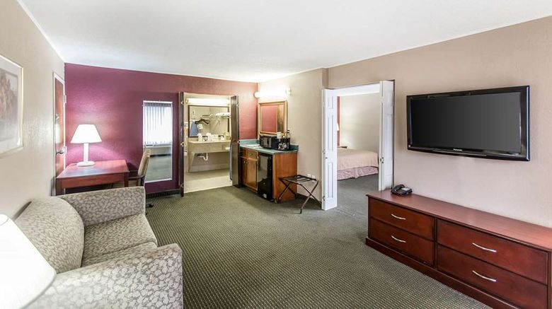 <b>Quality Inn Tifton Suite</b>. Images powered by <a href="https://iceportal.shijigroup.com/" title="IcePortal" target="_blank">IcePortal</a>.