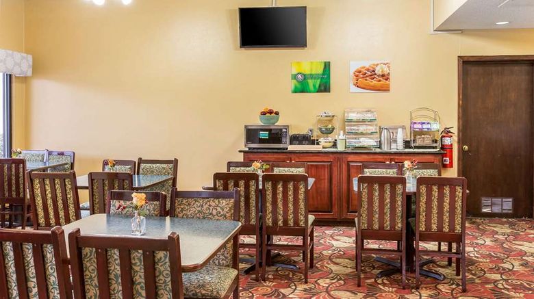 <b>Quality Inn Tifton Restaurant</b>. Images powered by <a href="https://iceportal.shijigroup.com/" title="IcePortal" target="_blank">IcePortal</a>.