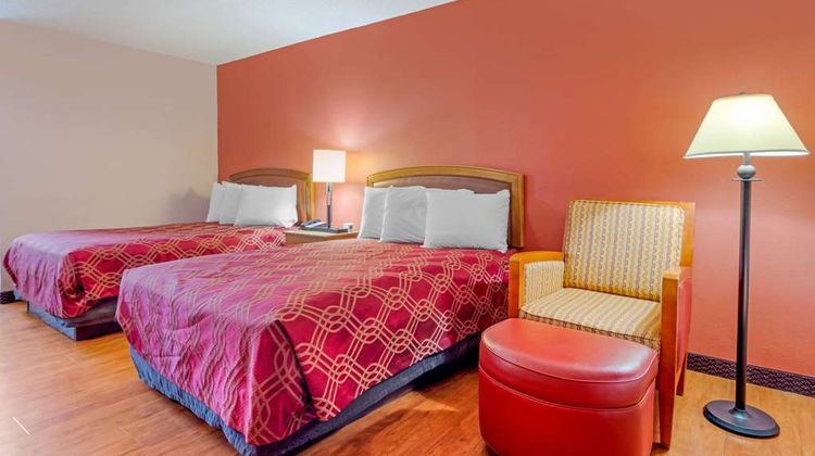 Econo Lodge Decatur Room