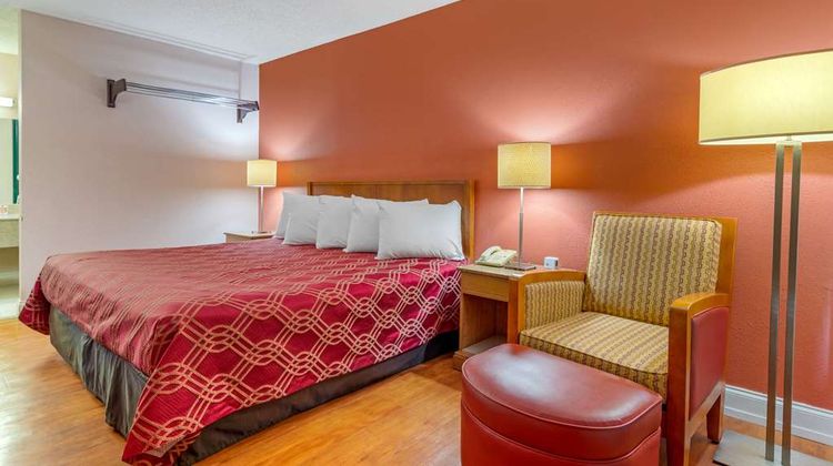 Econo Lodge Decatur Room