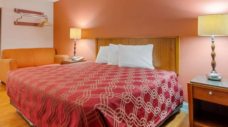 Econo Lodge Decatur Room