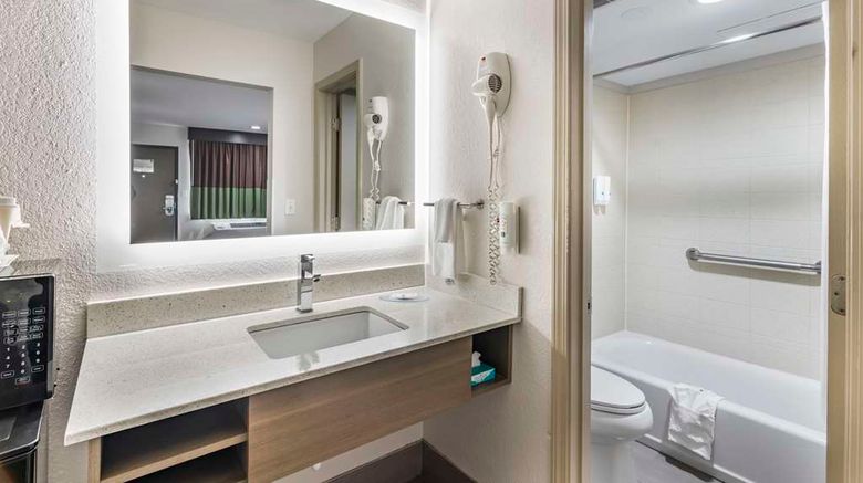 <b>Quality Inn & Suites, Athens University Room</b>. Images powered by <a href="https://iceportal.shijigroup.com/" title="IcePortal" target="_blank">IcePortal</a>.