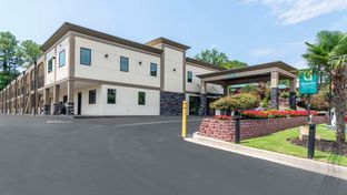 Quality Inn & Suites, Athens University